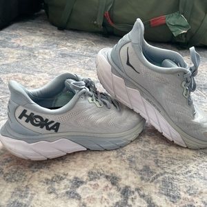 Hoka Arahi 6 Running Shoe